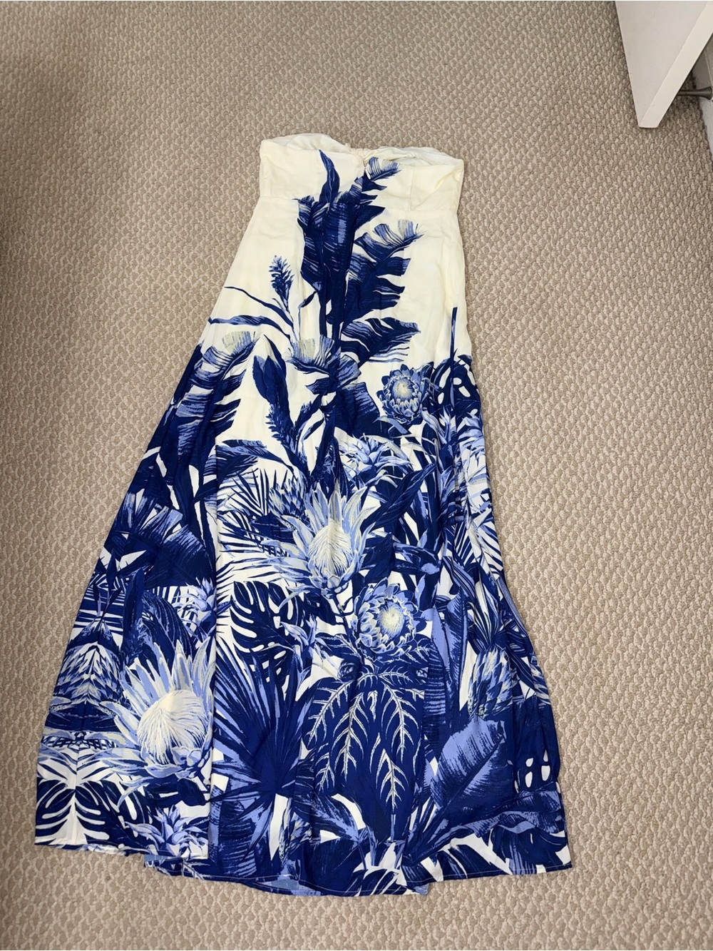 VICI Lagoon Luster Abstract Halter Maxi Dress SIZE: SMALL - Picture 9 of 11